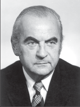 Obr. 2 – Prof. MUDr. Zdeněk Šerý, DrS c., přednosta I. chirurgické kliniky v Olomouci v letech 1970–1983, fotografie z poloviny osmdesátých let minulého století
