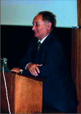 Obr. 3 – Prof. MUDr. Jiří Králík, DrS c., přednosta I. chirurgické kliniky v Olomouci v letech 1991–1993, fotografie z Purkyňovy společnosti v roce 2002 ke stému výročí narození prof. Rapanta