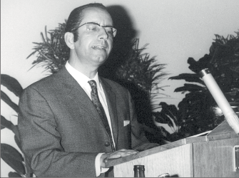 Obr. 6 – Prof. M. Rosseti při přednášce na Petřivalského dni v Olomouci v roce 1971