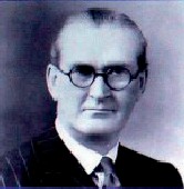 Obr. 2 – Barrett, Norman Rupert (1903–1979), anglický hrudní chirurg, narozený v Adelaide v Austrálii. Chirurgickou erudici získal ve Velké Británii, kde pak působil jako vedoucí hrudní chirurg v St. Thomas’ and Brompton Hospitals